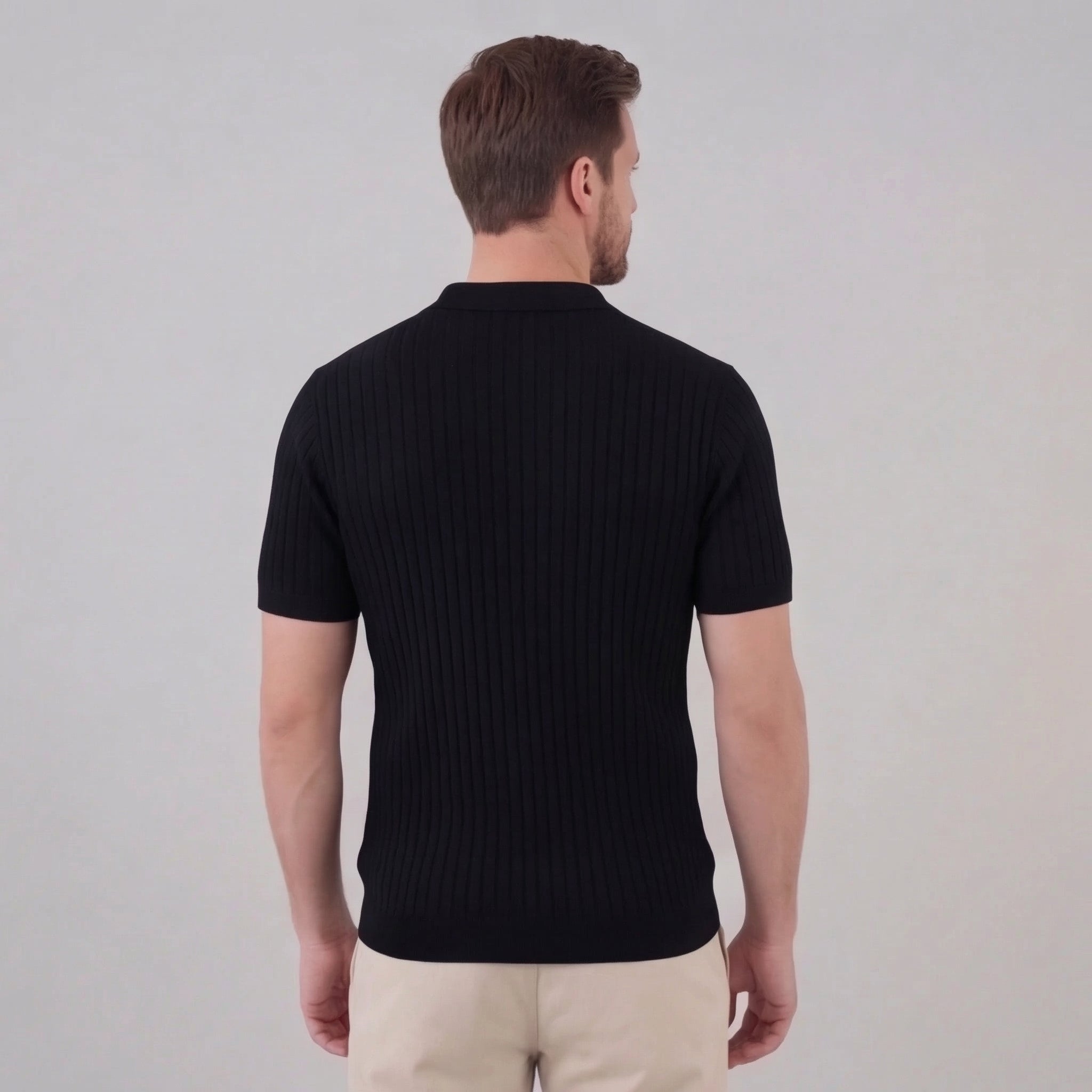 Polo a maniche corte a coste con scollo a V da uomo