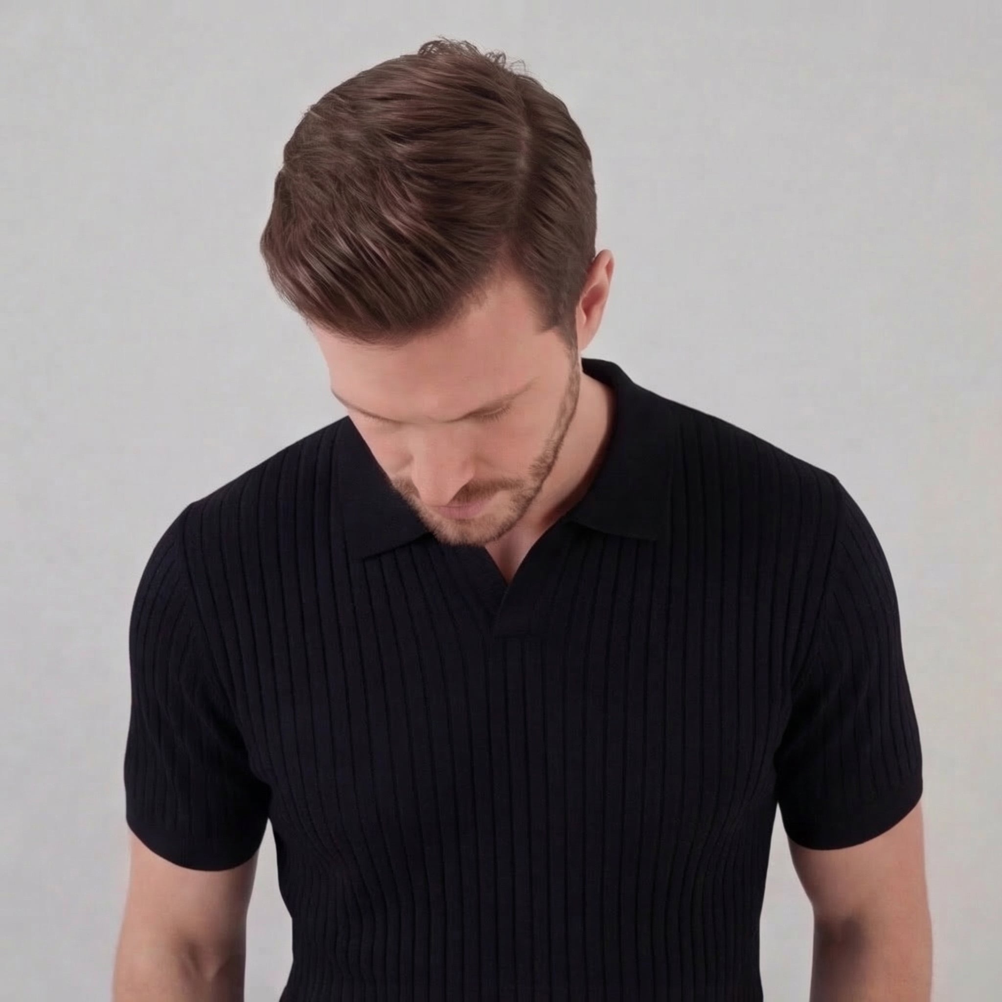 Polo a maniche corte a coste con scollo a V da uomo