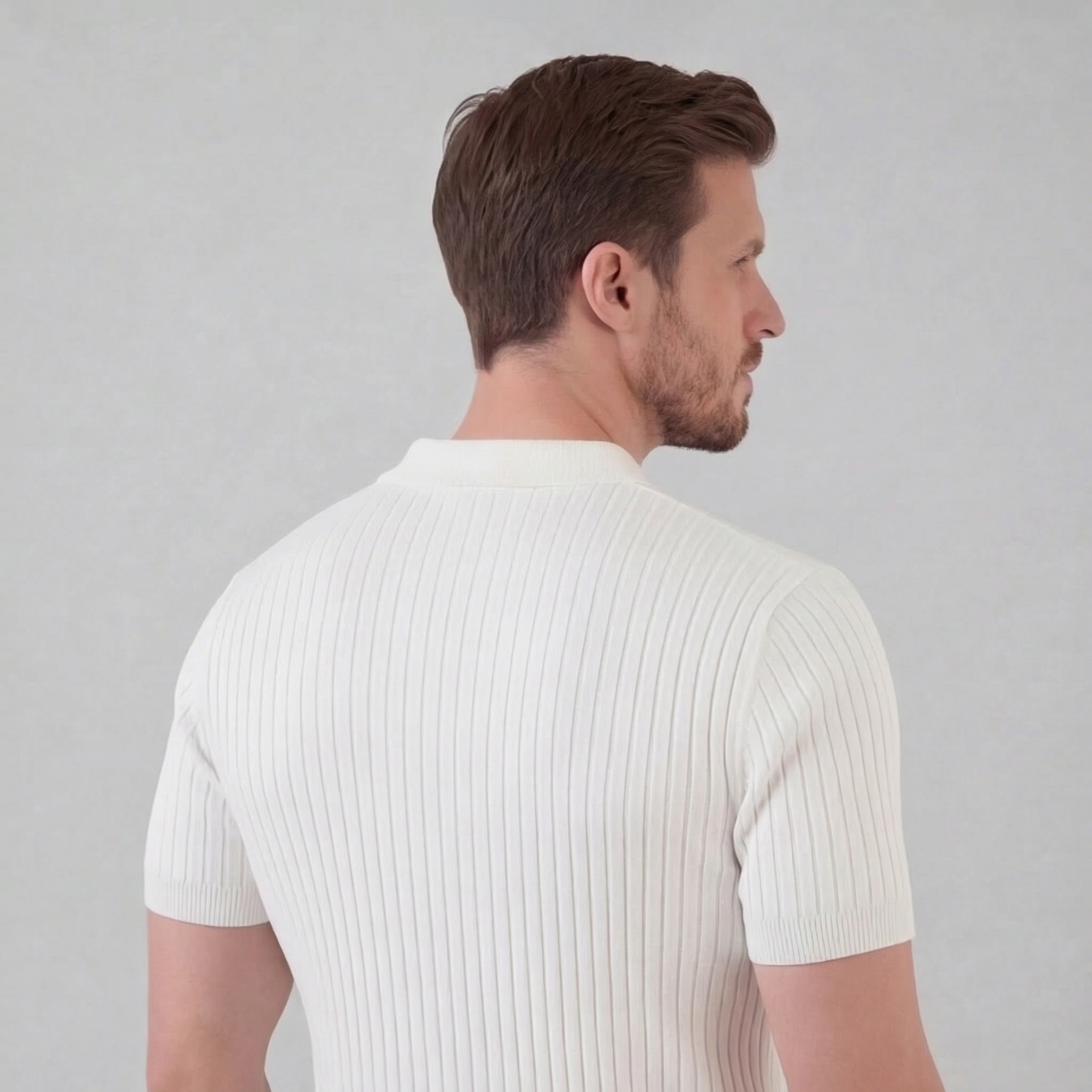 Polo a maniche corte a coste con scollo a V da uomo