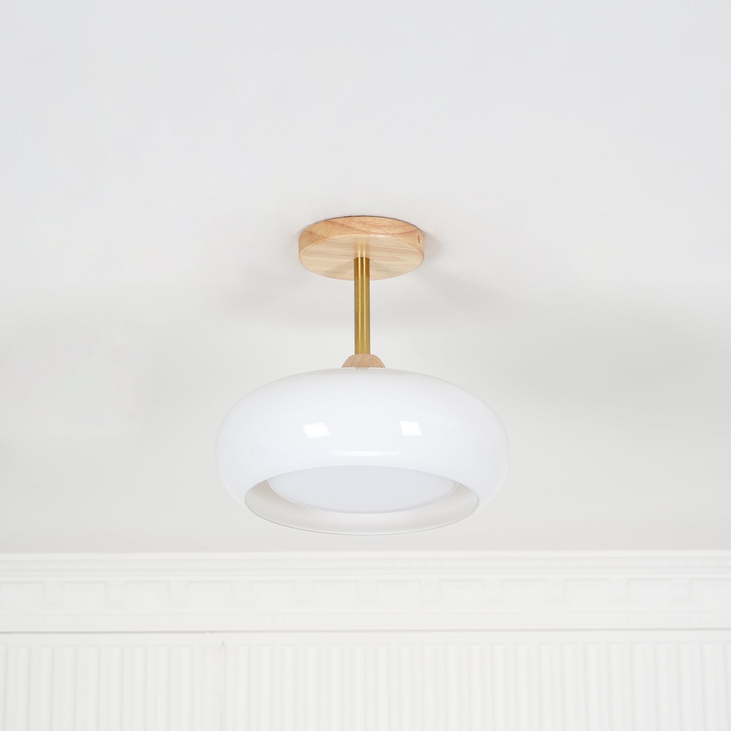 Lámpara de techo nórdica semiencastrada con cúpula de madera y vidrio LED 1 luz