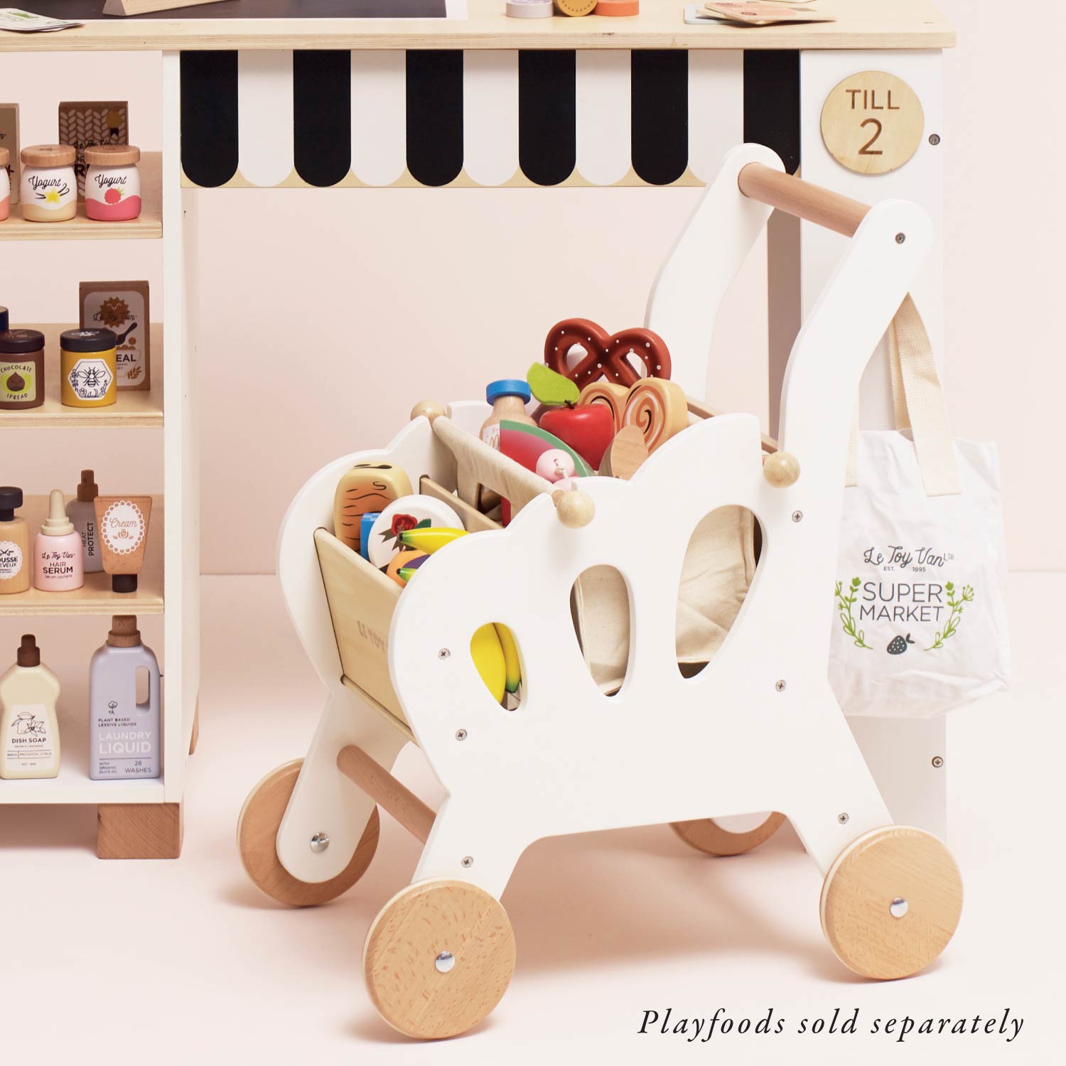 Einkaufswagen und Tasche