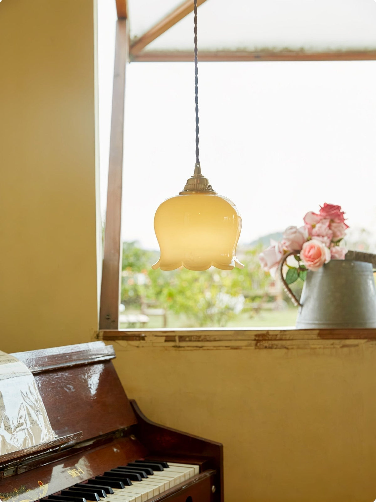 Vintage Messing-Blütenblatt-Glas-Pendelleuchte 1-Flammig