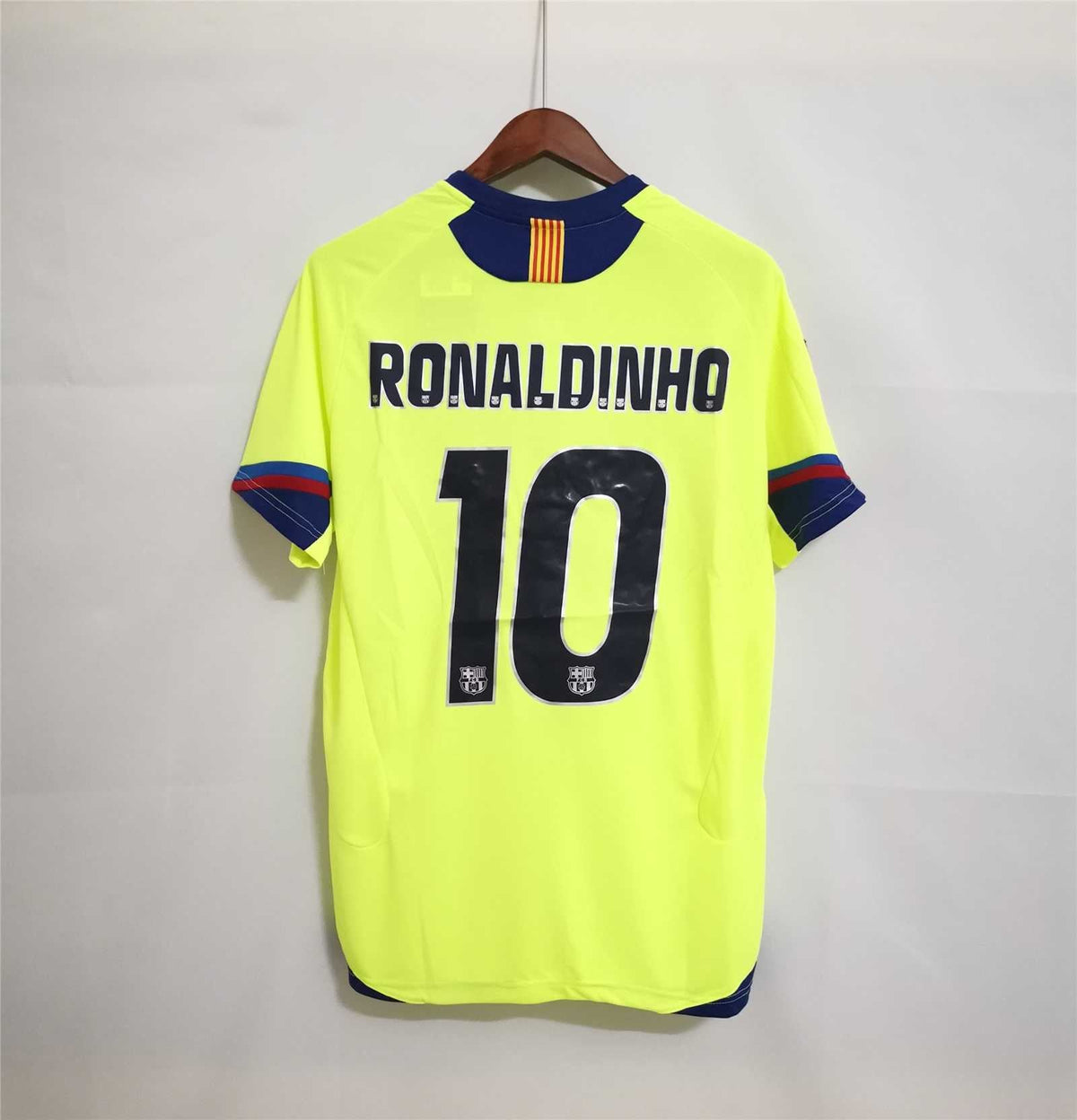 Camiseta de visitante Ronaldinho Barcelona 2005/06