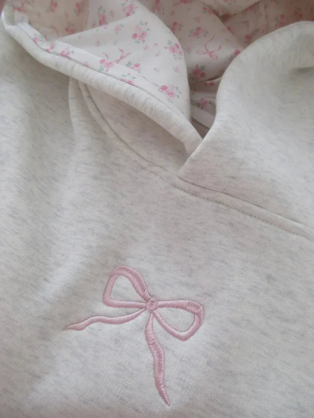 Puili | Hoodie mit Schleifendetail