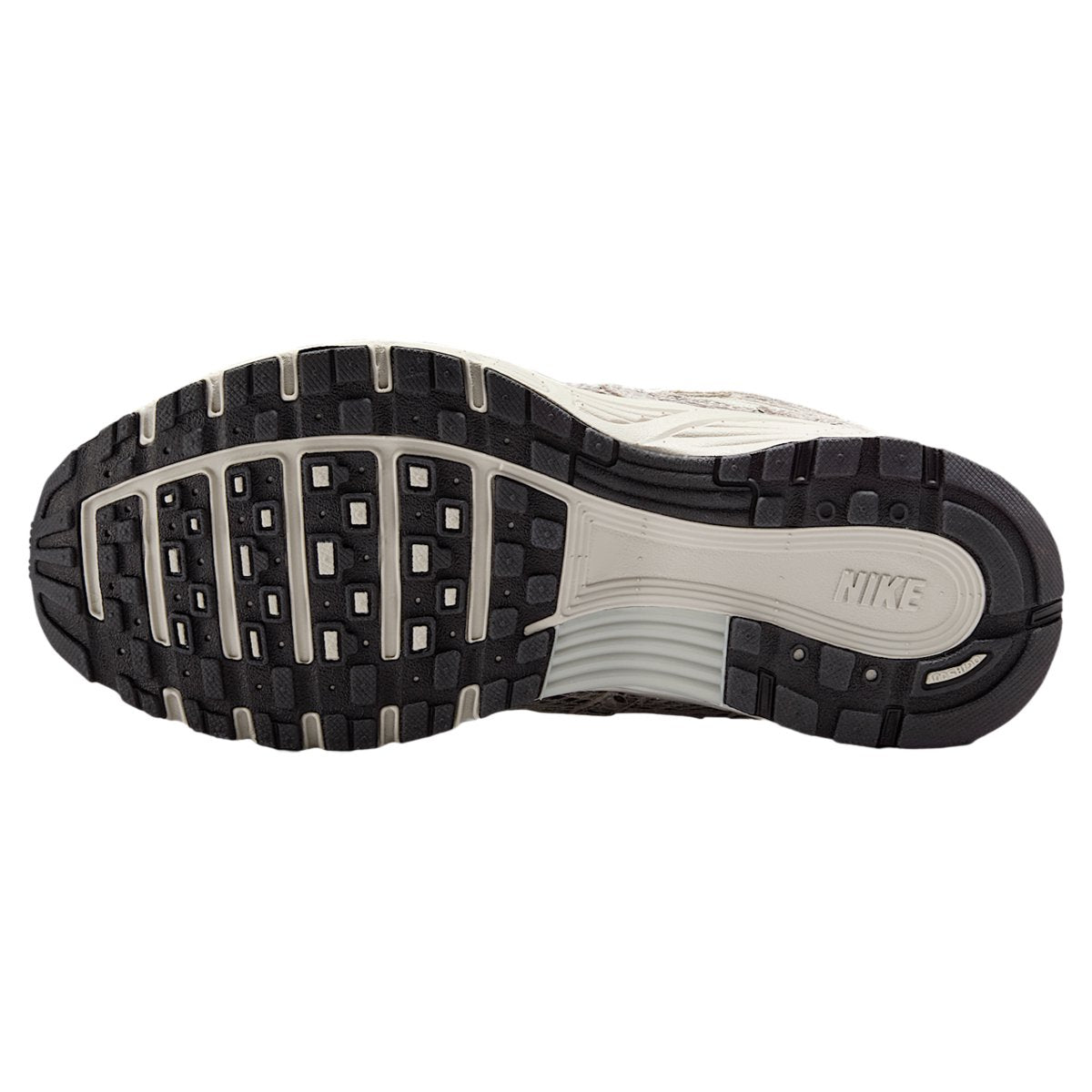 Nike P-6000 SE Slangeskind Light Bone Sort (W)