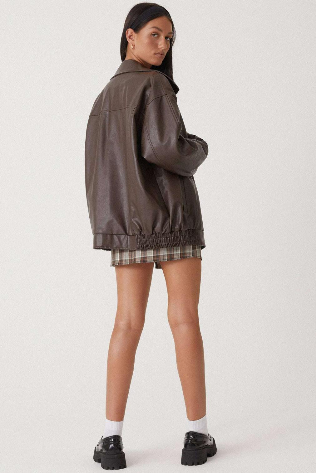 CHAQUETA DE CUERO | DISEÑO OVERSIZED DE PU CON CUELLO ANCHO